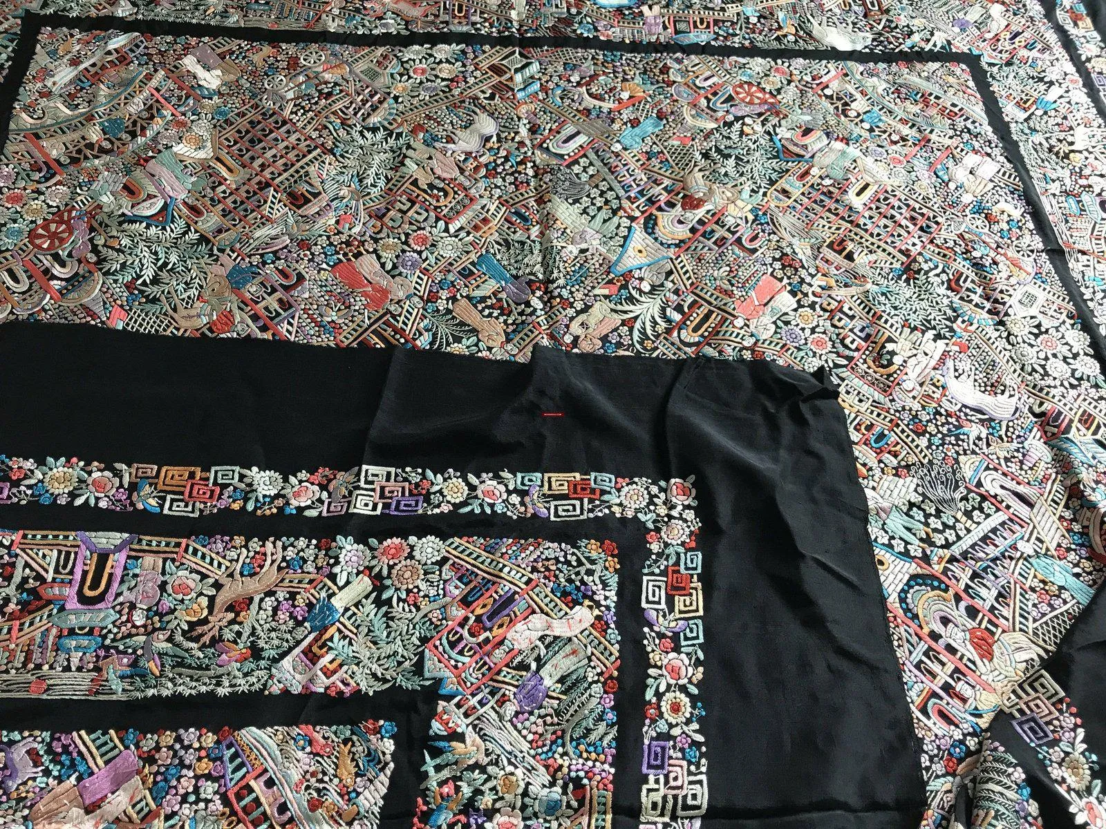 1143 SOLD Antique Double Sided Embroidery Manila Manton - Cantonese Embroidery Shawl - No Fringe