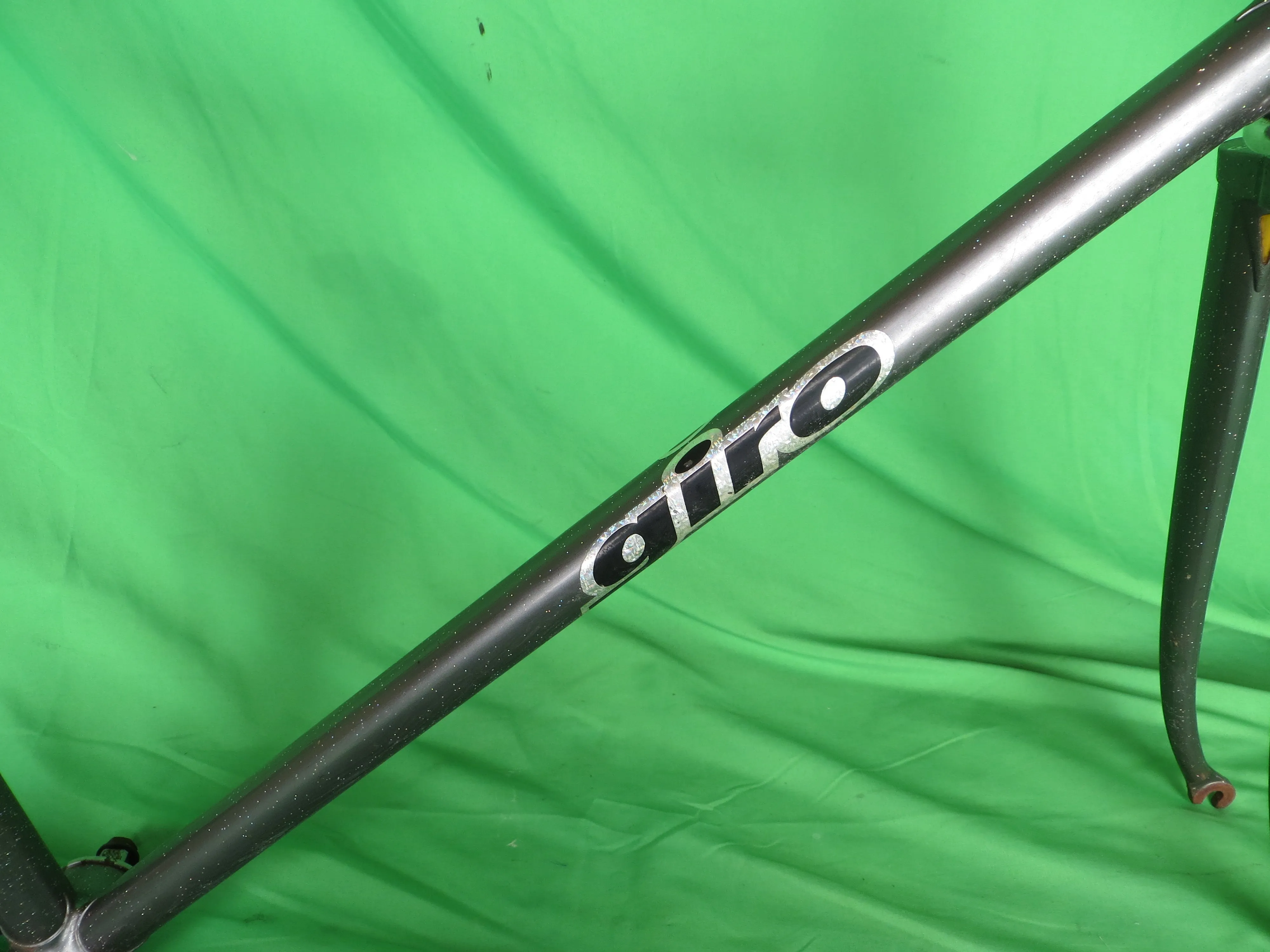 Giro // Gray Metallic with Rainbow Flake // 53.5cm