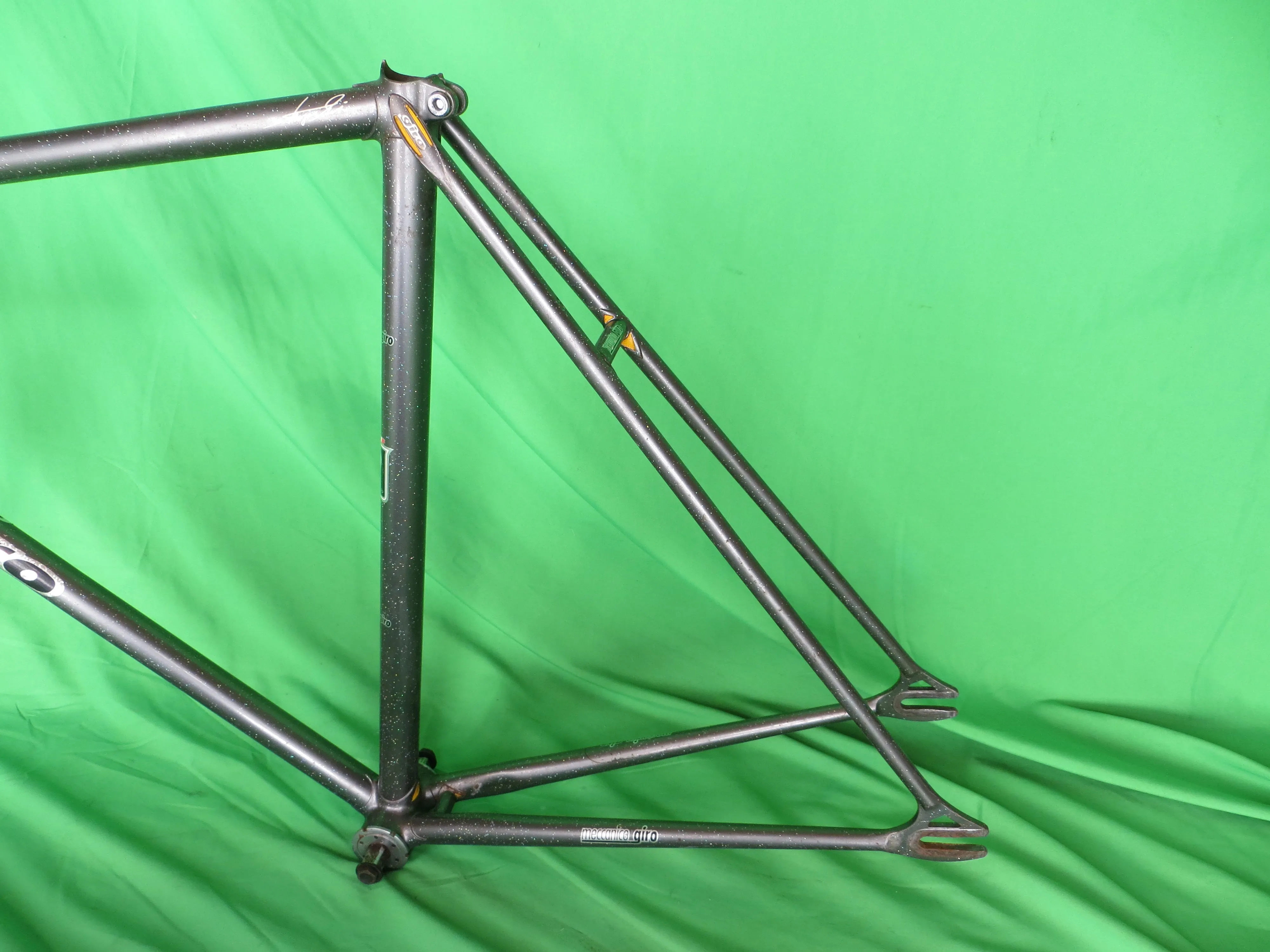 Giro // Gray Metallic with Rainbow Flake // 53.5cm