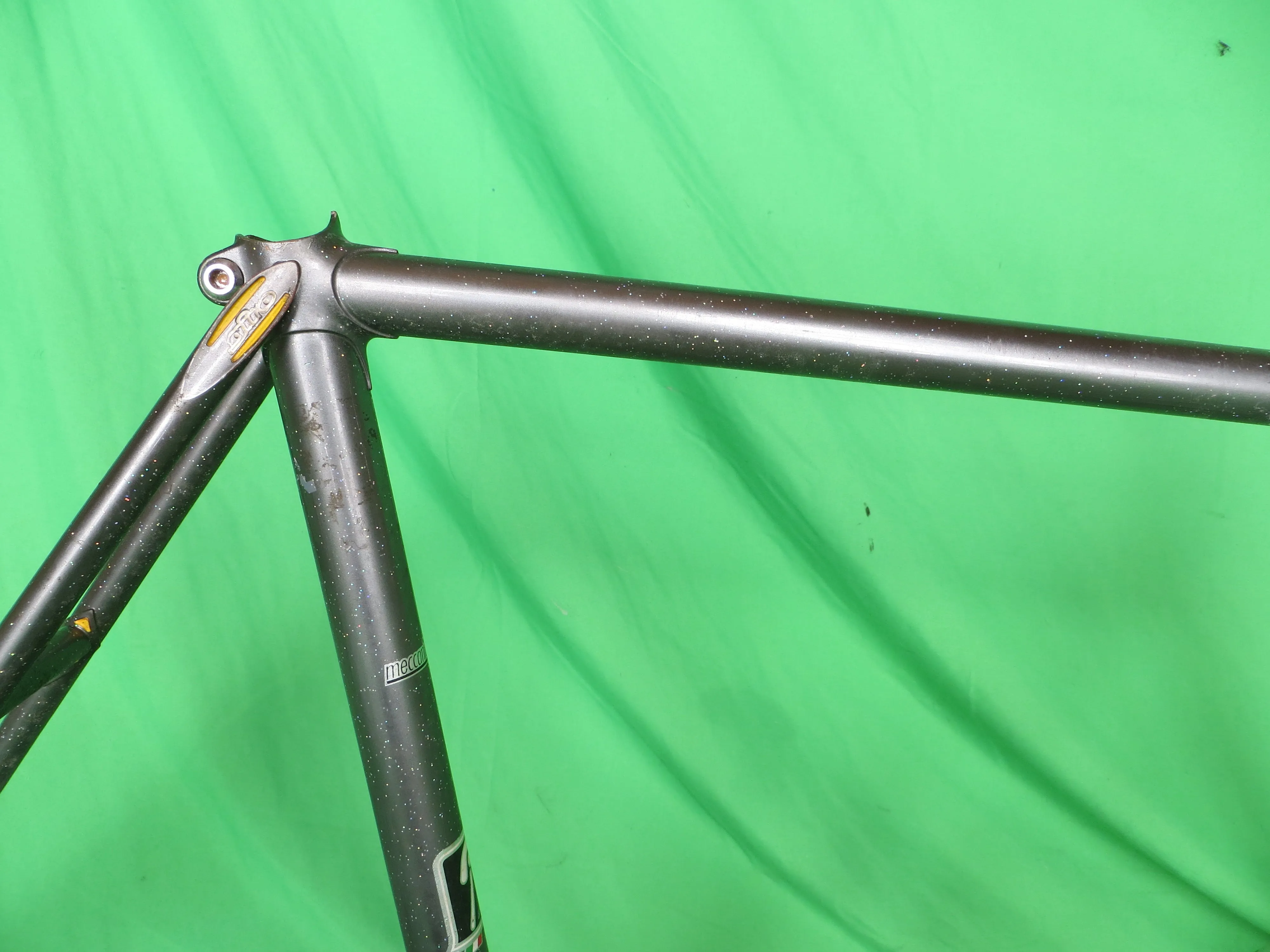 Giro // Gray Metallic with Rainbow Flake // 53.5cm