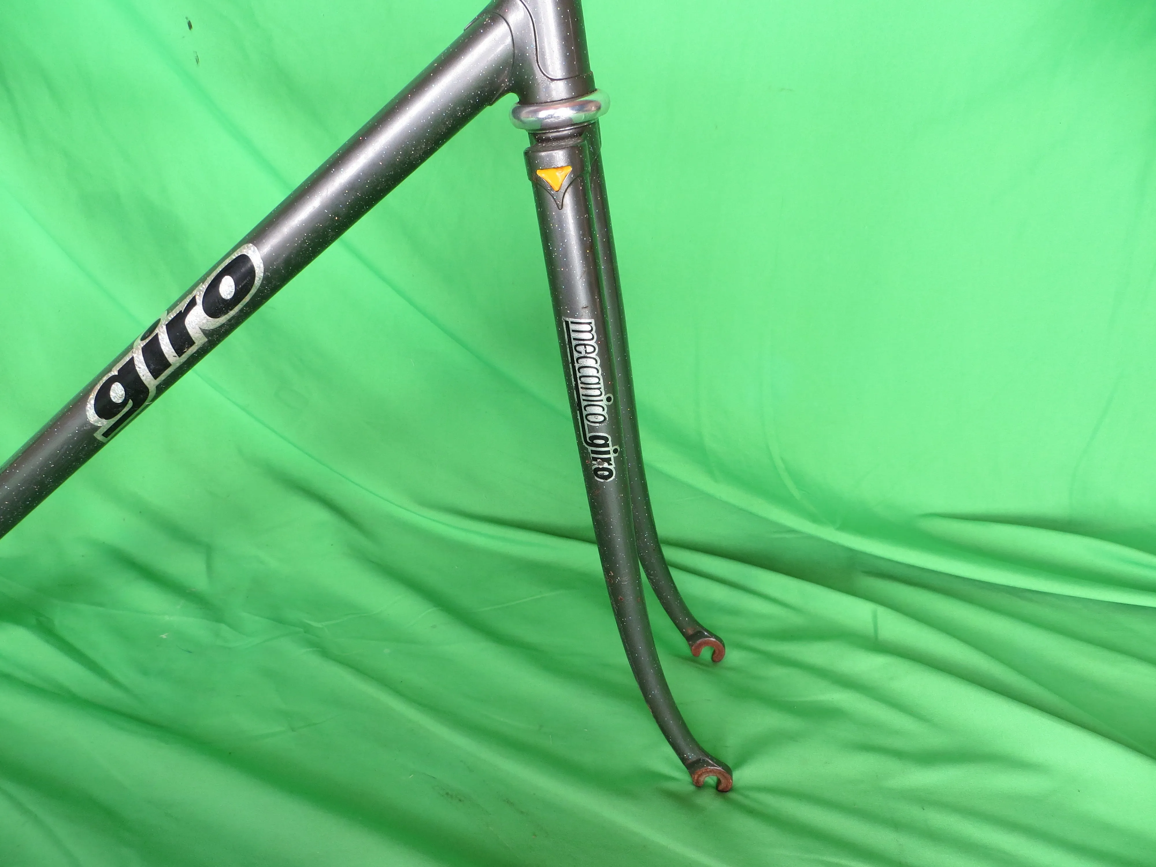 Giro // Gray Metallic with Rainbow Flake // 53.5cm