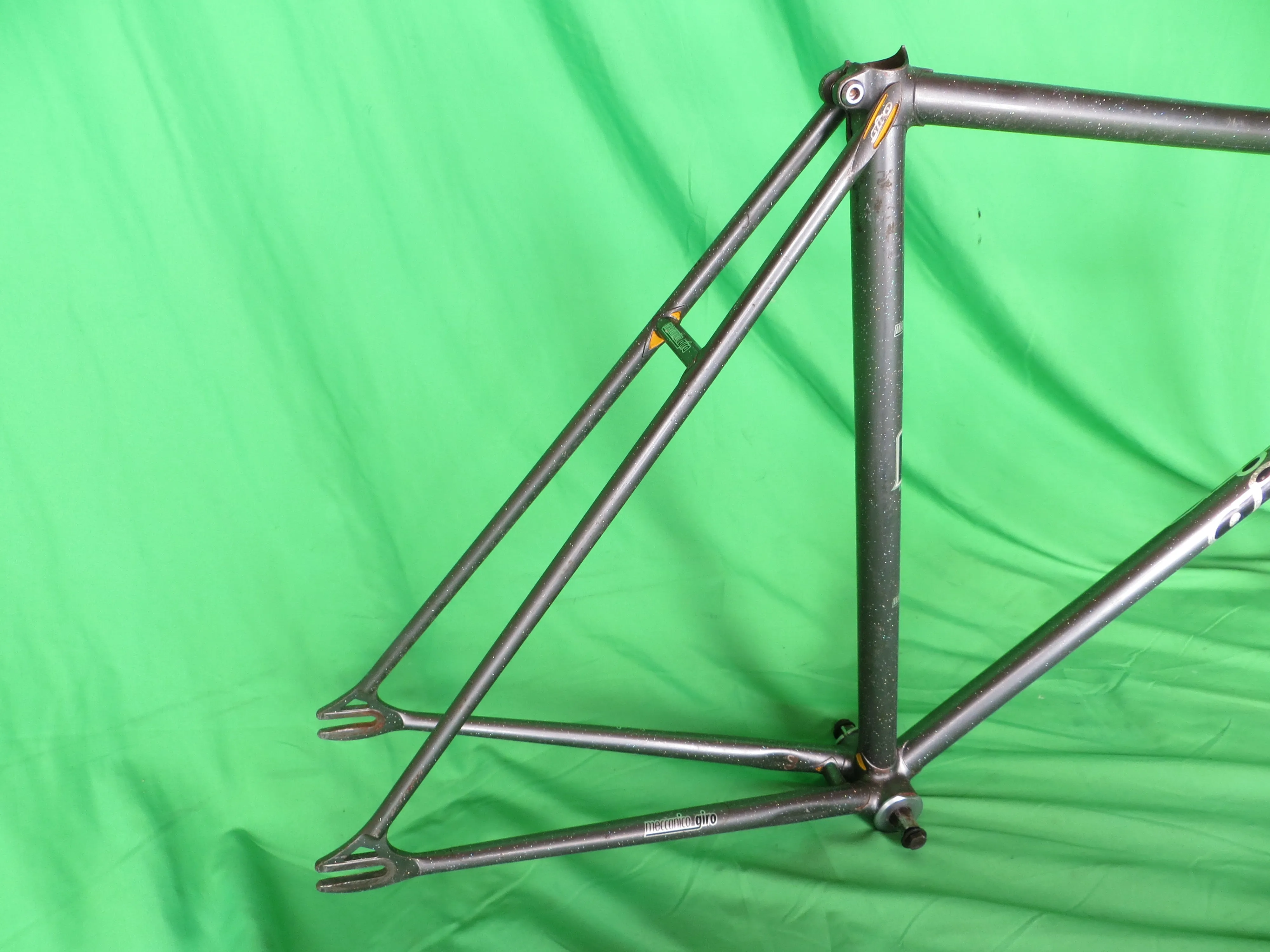 Giro // Gray Metallic with Rainbow Flake // 53.5cm