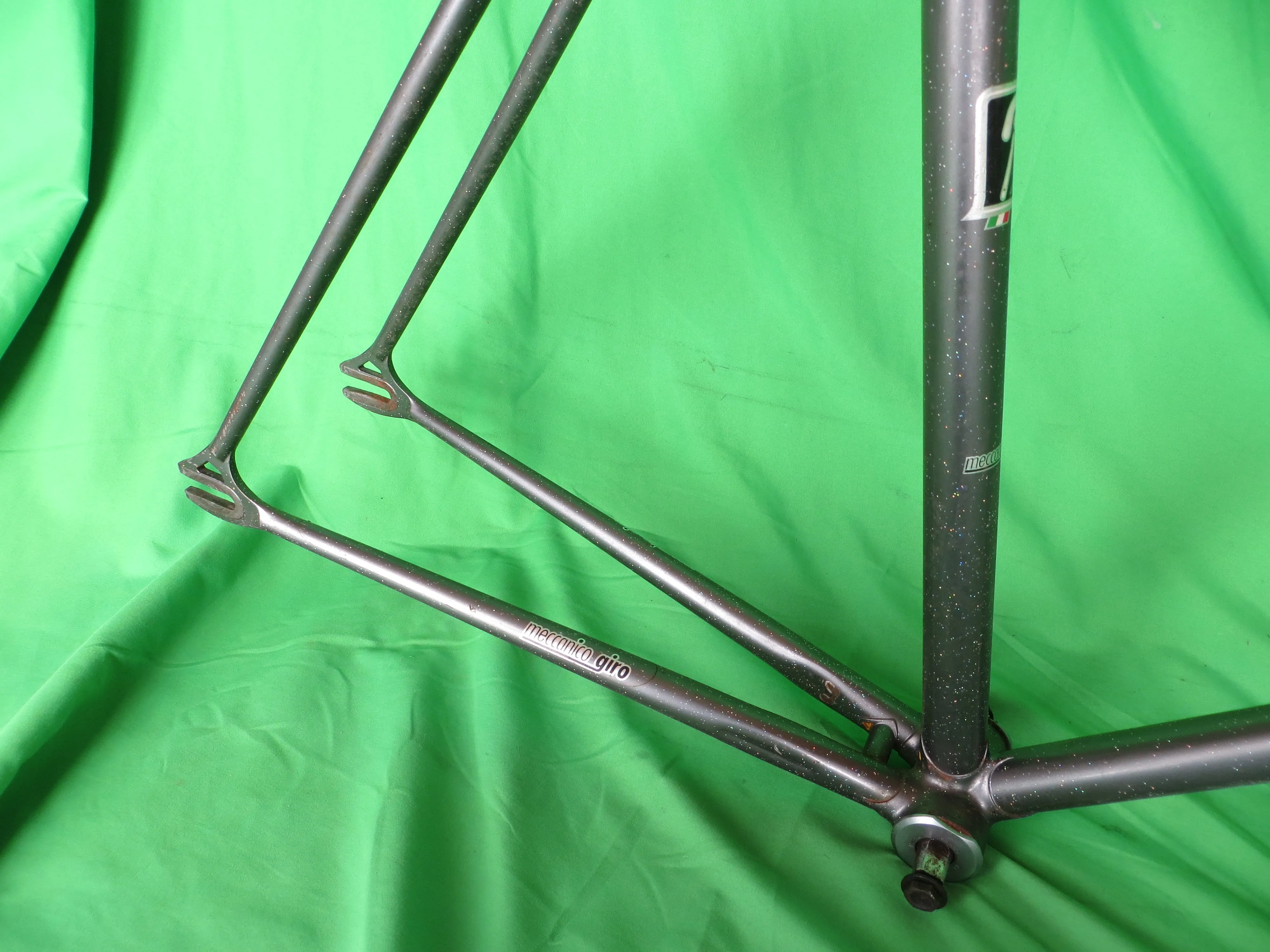 Giro // Gray Metallic with Rainbow Flake // 53.5cm