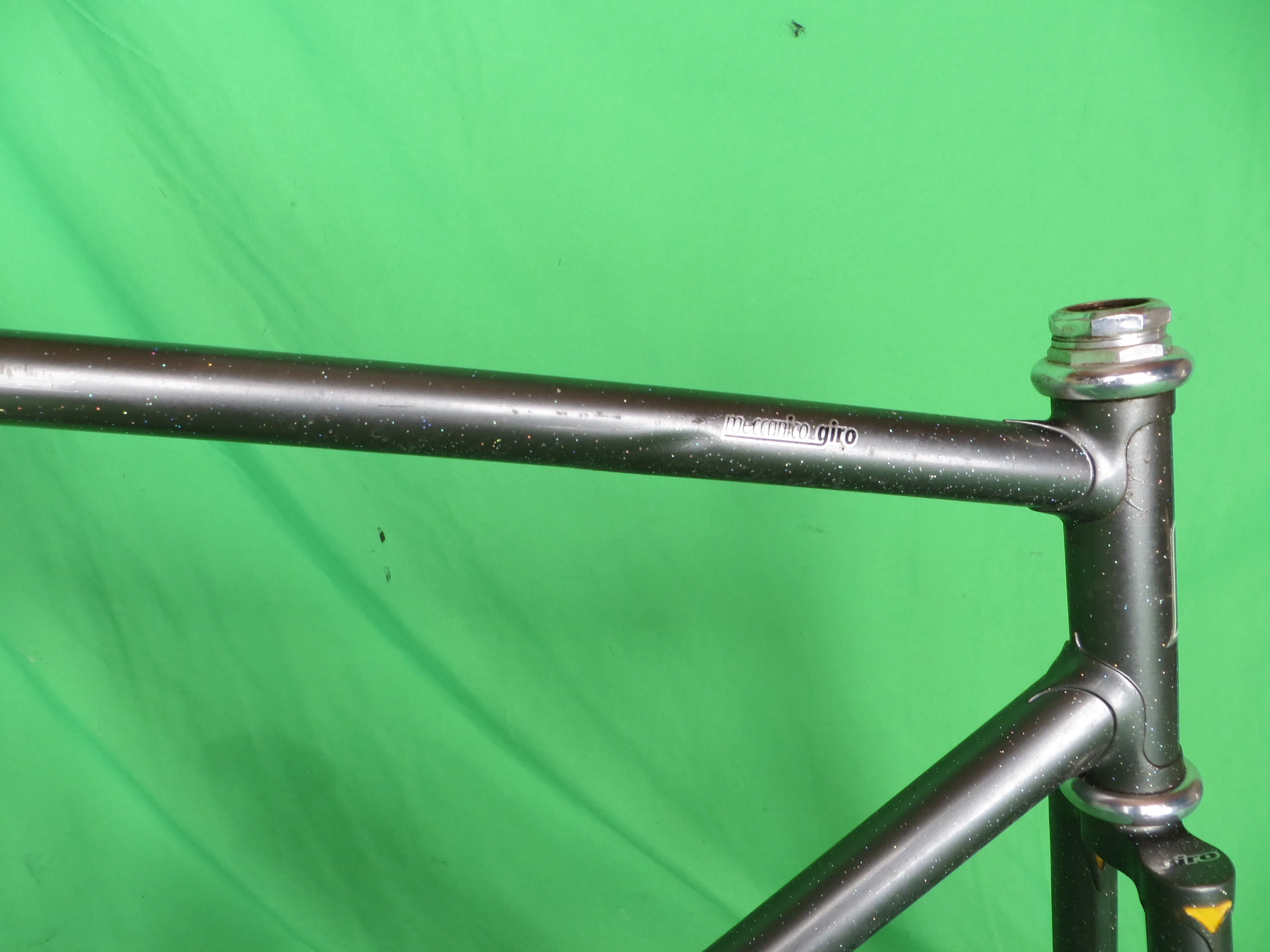 Giro // Gray Metallic with Rainbow Flake // 53.5cm