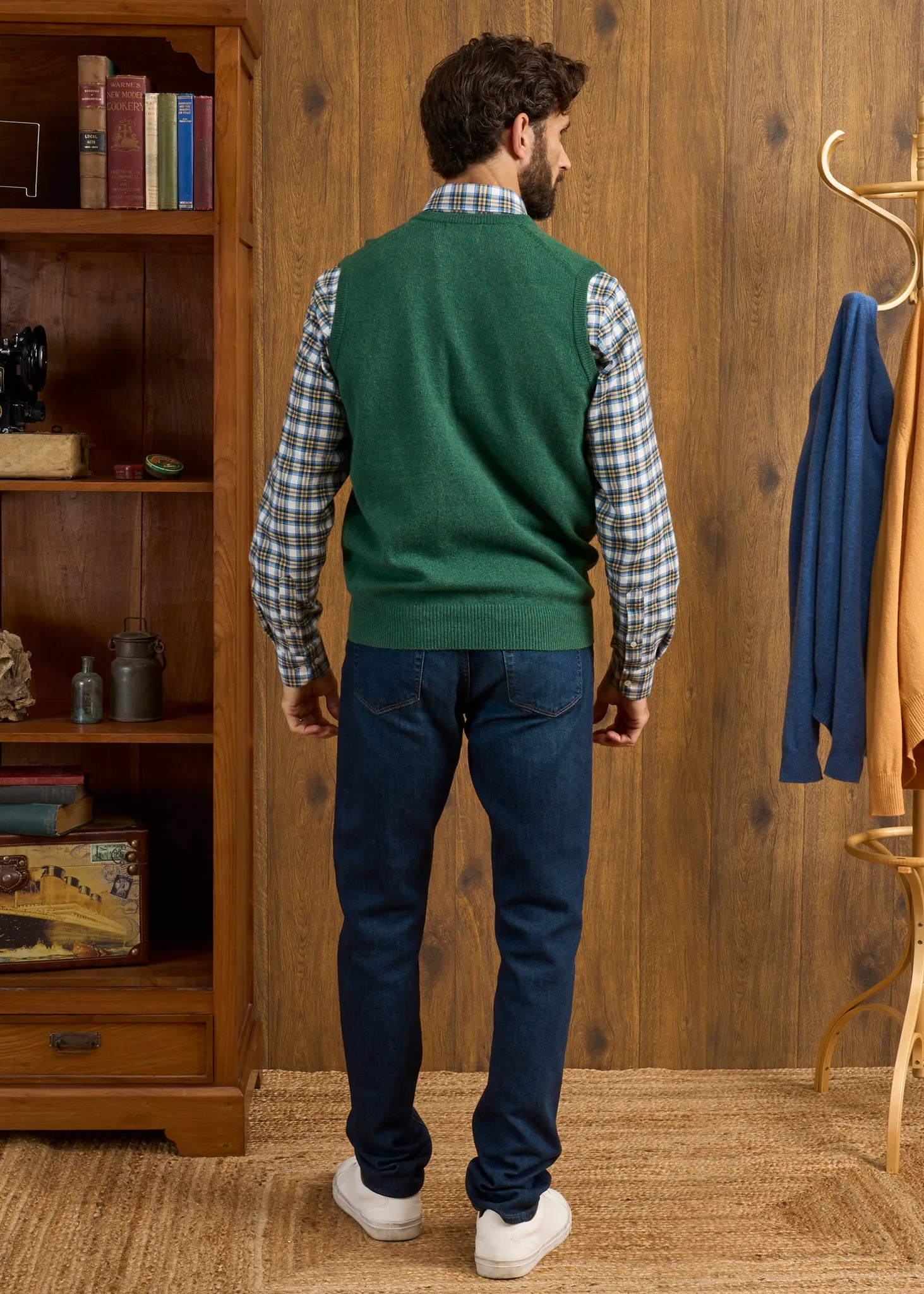 Norfolk Men's Lambswool Slipover in Courgette - Classic Fit