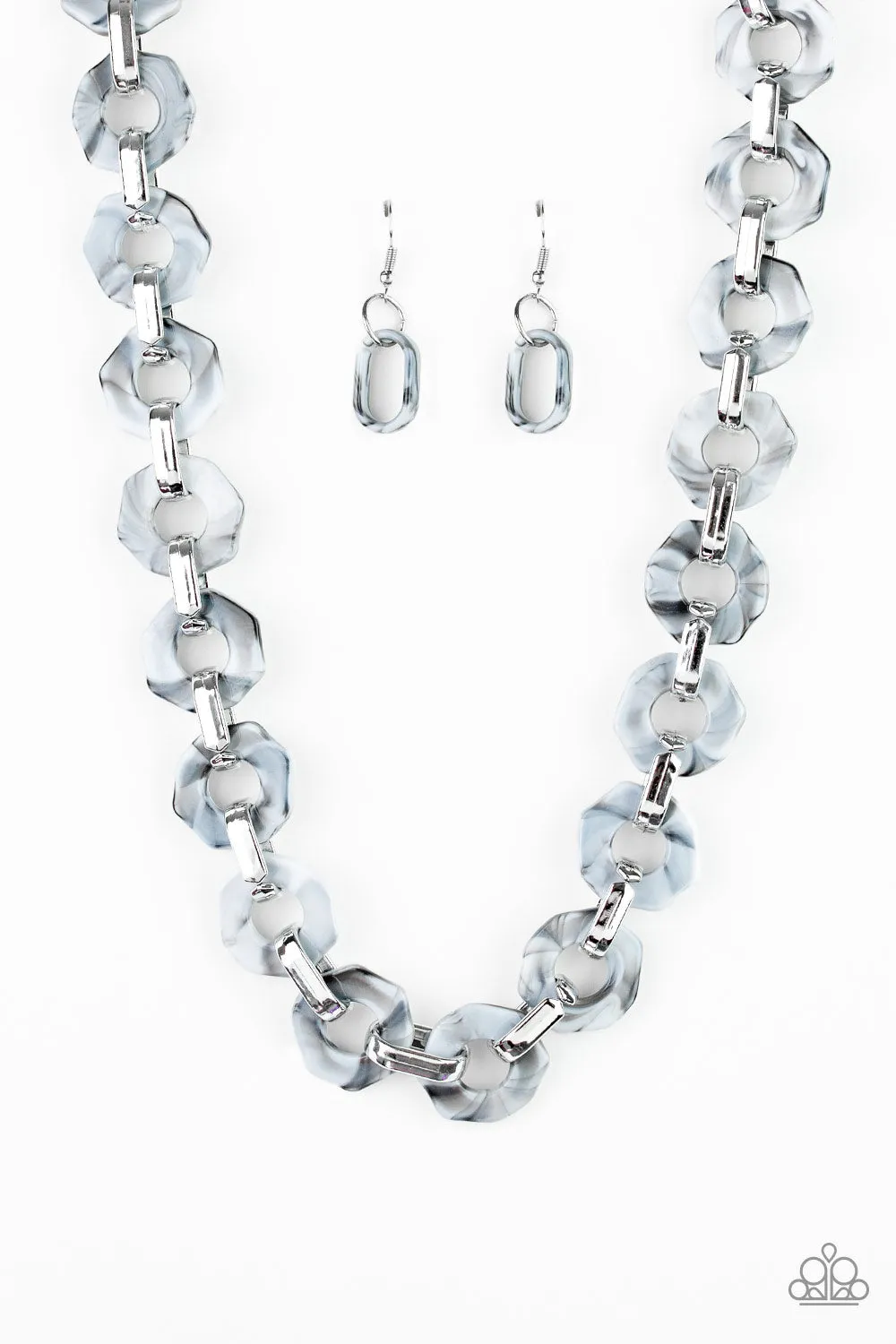 Paparazzi Fashionista Fever Necklace - Silver